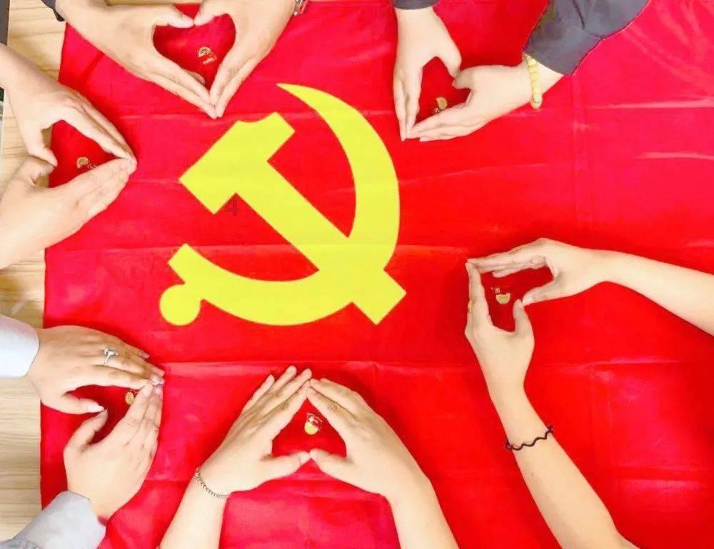 为什么古代皇帝的龙袍颜色都是不一样的，不是应该都是黄色的吗？